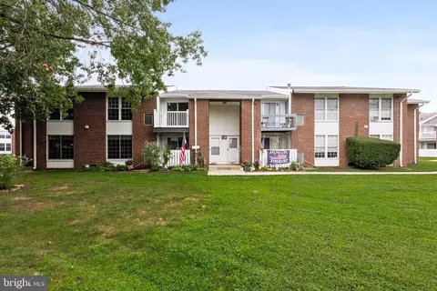 275 Green St #4M7, Beverly, NJ 08010