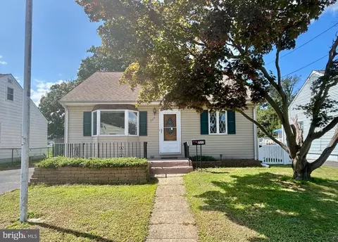 717 Chestnut St, Florence, NJ 08518