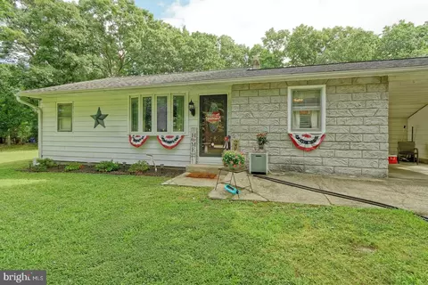 17 Lake Rd, Tabernacle, NJ 08088