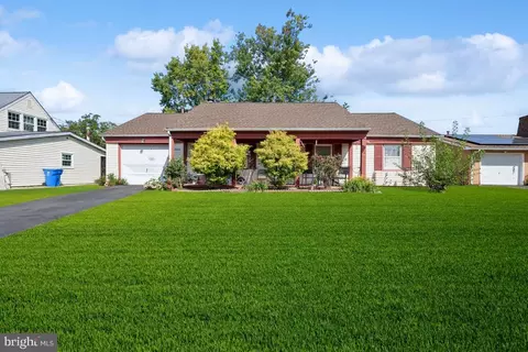 16 Elmire Ln, Willingboro, NJ 08046