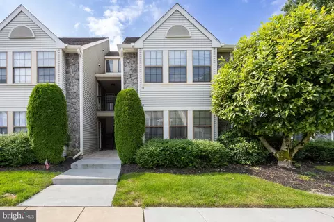 10 Chelmsford Ct, Marlton, NJ 08053