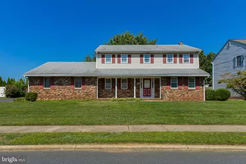 10 Delaware Dr, Bordentown, NJ 08505