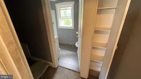 Entry Way - 62 Pine St, Beverly, NJ 08010 photo 3 of 4