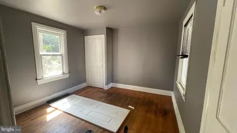 Entry Way - 62 Pine St, Beverly, NJ 08010 photo 1 of 4