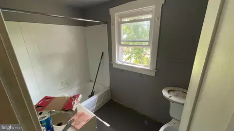 Entry Way - 62 Pine St, Beverly, NJ 08010 photo 4 of 4