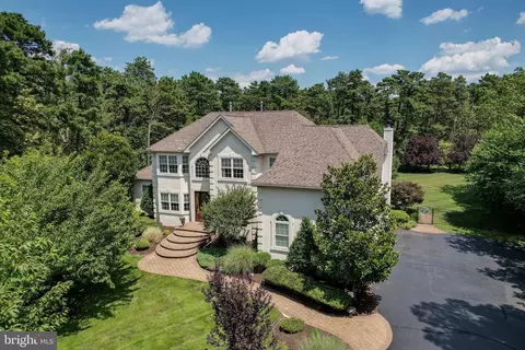 3 Dufton Dr, Medford, NJ 08055