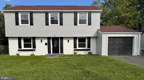 30 Pebble Ln, Willingboro, NJ 08046
