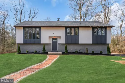 6 Retreat Rd, Southampton, NJ 08088