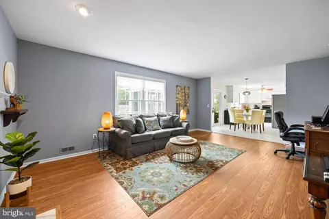 Living - 290 Warren Dr, Wrightstown, NJ 08562 photo 3 of 3