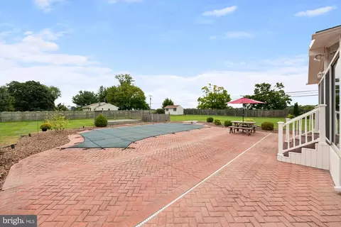 Exterior - 290 Warren Dr, Wrightstown, NJ 08562 photo 9 of 15