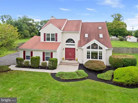 Exterior - 290 Warren Dr, Wrightstown, NJ 08562 photo 2 of 15