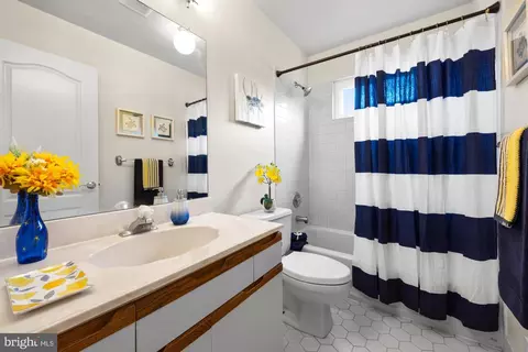 Bath - 290 Warren Dr, Wrightstown, NJ 08562 photo 2 of 2