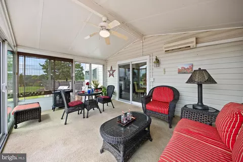 Exterior - 290 Warren Dr, Wrightstown, NJ 08562 photo 7 of 15