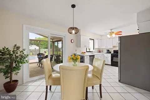 Dining - 290 Warren Dr, Wrightstown, NJ 08562 photo 4 of 4