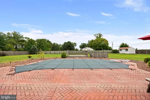 Exterior - 290 Warren Dr, Wrightstown, NJ 08562 photo 10 of 15