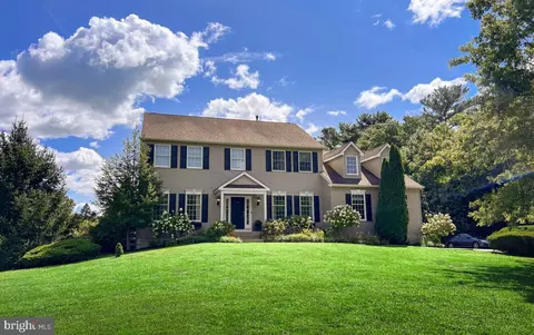 5 Amberwood Ln, Lumberton, NJ 08048