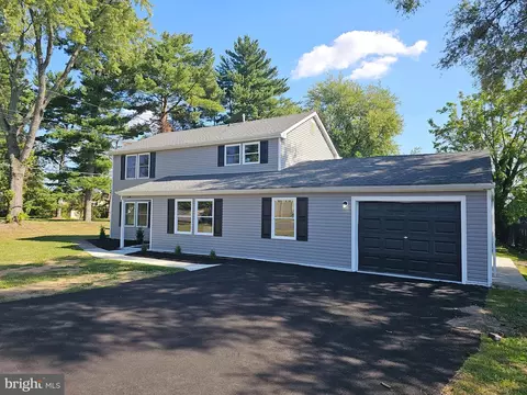 126 Hampshire Ln, Willingboro, NJ 08046