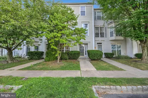 30 Snowberry Ln, Delran, NJ 08075
