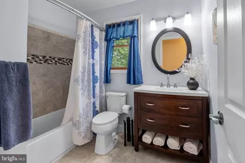 Bath - 7 Overbrook Ave, Maple Shade, NJ 08052 photo 1 of 6