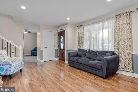 Entry Way - 7 Overbrook Ave, Maple Shade, NJ 08052 photo 2 of 6