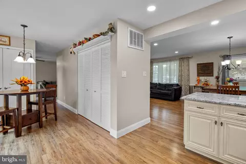 Entry Way - 7 Overbrook Ave, Maple Shade, NJ 08052 photo 4 of 6