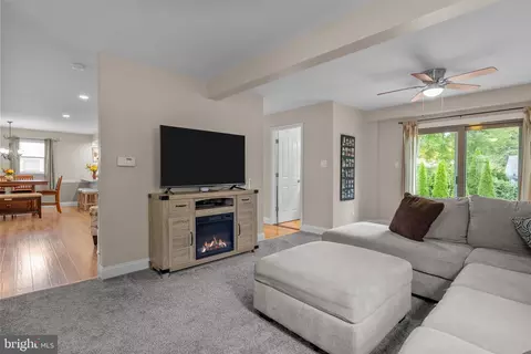 Entry Way - 7 Overbrook Ave, Maple Shade, NJ 08052 photo 5 of 6
