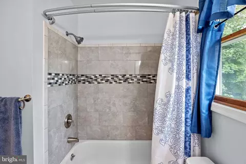 Bath - 7 Overbrook Ave, Maple Shade, NJ 08052 photo 3 of 6