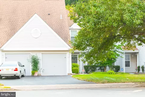 41 Magnolia Ct, Bordentown, NJ 08505