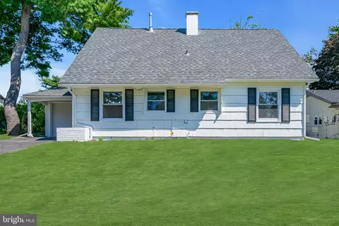 46 Snowflower Ln, Willingboro, NJ 08046