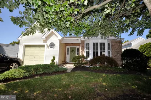 31 Clifford Ct, Mount Laurel, NJ 08054