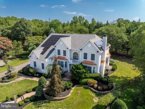 6 Richland Dr, Mount Laurel, NJ 08054