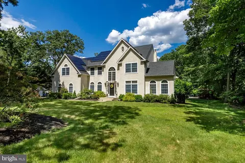 4 Monroe Ct, Southampton, NJ 08088