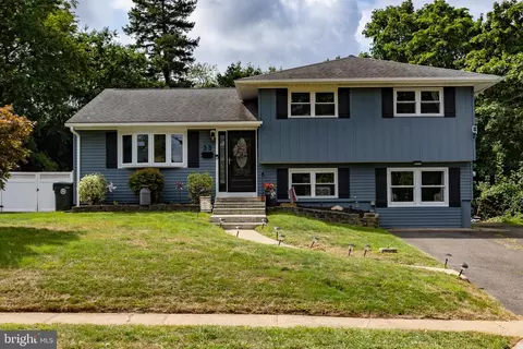 33 Hinkle Dr, Bordentown, NJ 08505