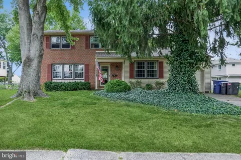 124 Beechwood Dr, Mount Laurel, NJ 08054