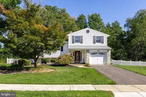 20 Flintstone Dr, Marlton, NJ 08053