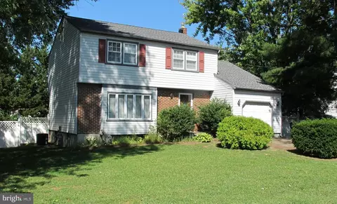 707 Pomona Rd, Cinnaminson, NJ 08077