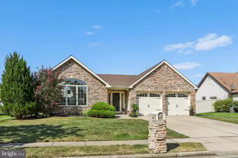 17 Birchwood Dr, Marlton, NJ 08053
