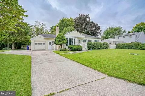 708 Bowling, Moorestown, NJ 08057