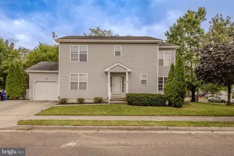 2 Burke St, Riverside, NJ 08075