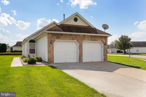 14 Spring Ln, Edgewater Park, NJ 08010