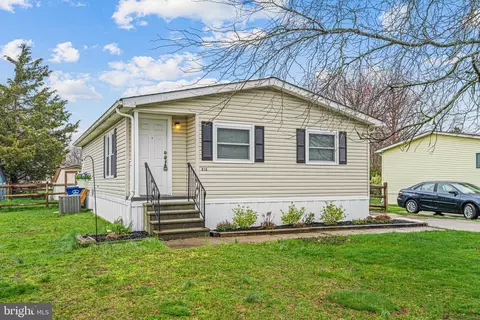 810 Woodchuck Dr, Mount Laurel, NJ 08054