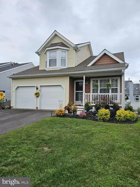 5 Dryden Dr, Burlington, NJ 08016