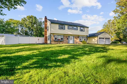 23 Courtland Ln, Willingboro, NJ 08046
