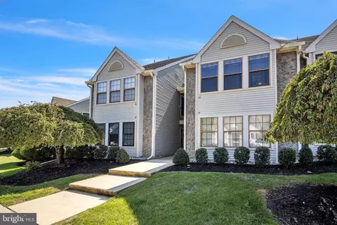 83 Bridgewater Dr, Marlton, NJ 08053