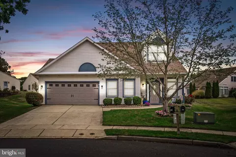13 Covered Bridge Cir, Columbus, NJ 08022