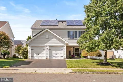 9 Juniper Dr, Columbus, NJ 08022