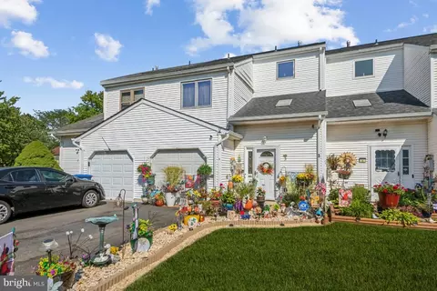 3 Basil Dr, Lumberton, NJ 08048