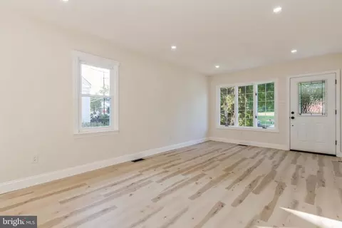 Living - 36 E Linwood Ave, Maple Shade, NJ 08052 photo 2 of 4