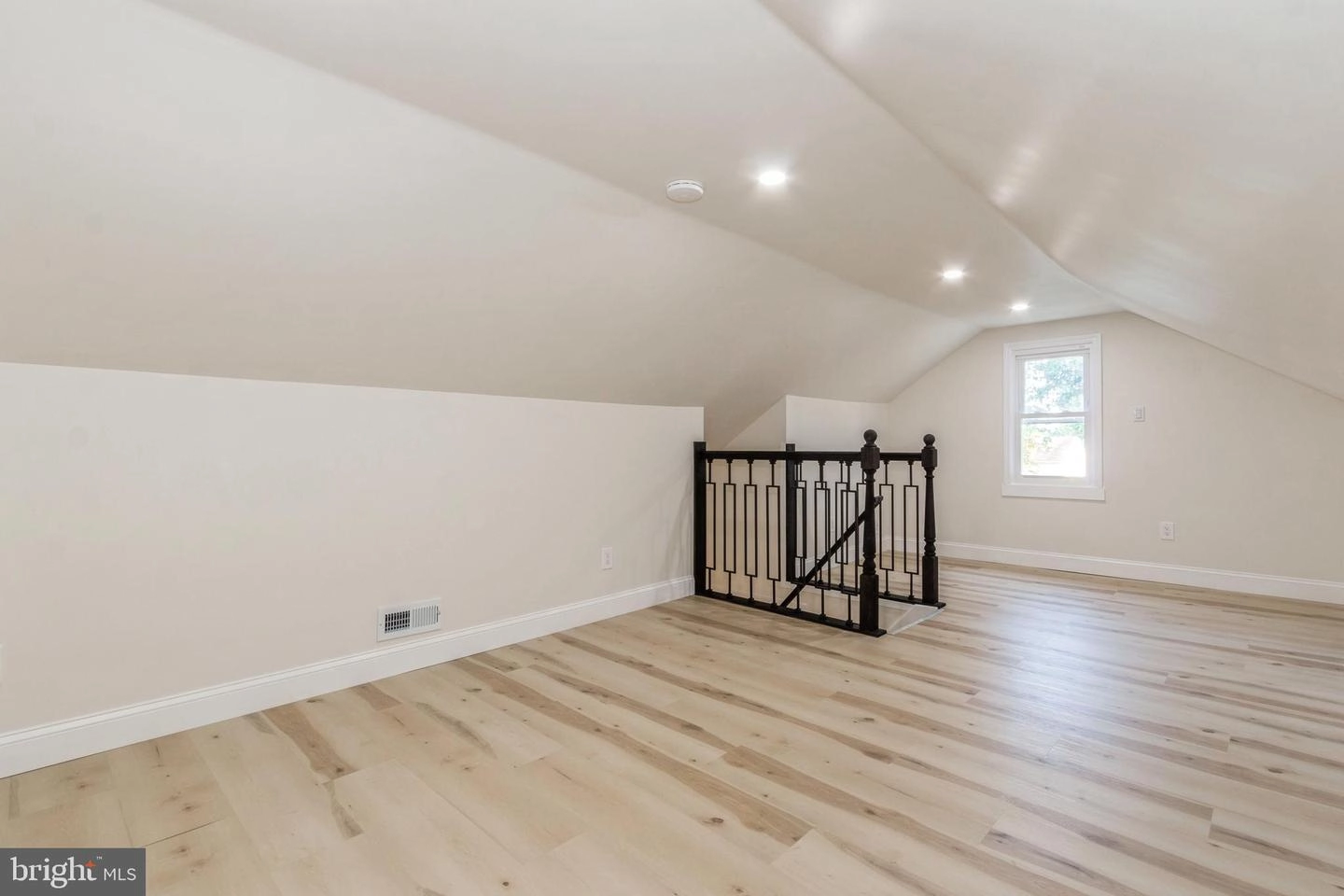 Entry Way - 36 E Linwood Ave, Maple Shade, NJ 08052 photo 2 of 3