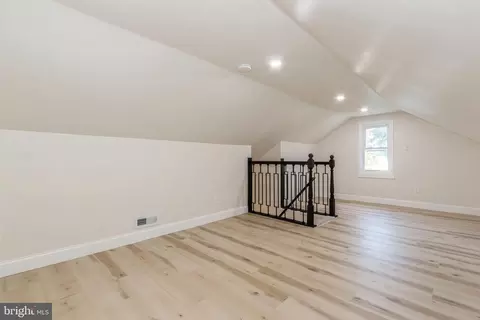 Entry Way - 36 E Linwood Ave, Maple Shade, NJ 08052 photo 2 of 3